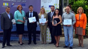"Загорка", "Девня цимент", "Топливо", "Макарон" и "Мобилтел" получиха призовете си от министъра на околната среда Искра Михайлова (втората отляво)